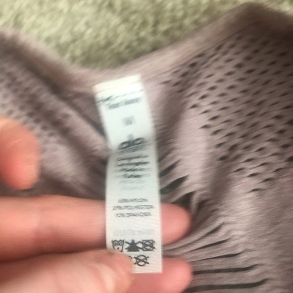 Alo yoga top - Picture 2 of 4